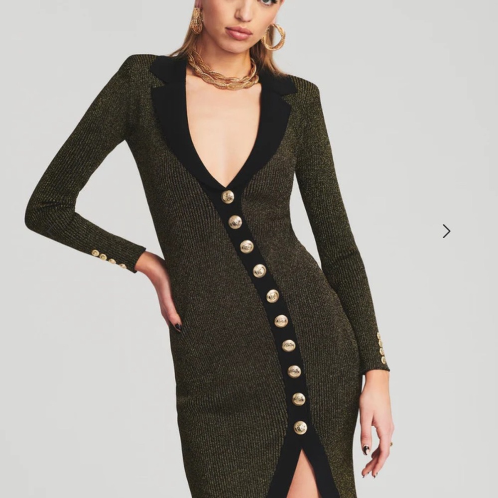 CASSIDY DRESS
Retrofête   Elegant Black and Gold Button-Down Dress - Picture 2 of 7